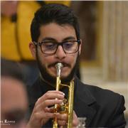 Insegnate laureato in tromba, con esperienza in prestigiosi teatri, impartisce lezioni di strumento per livello base, intermedio e avanzato